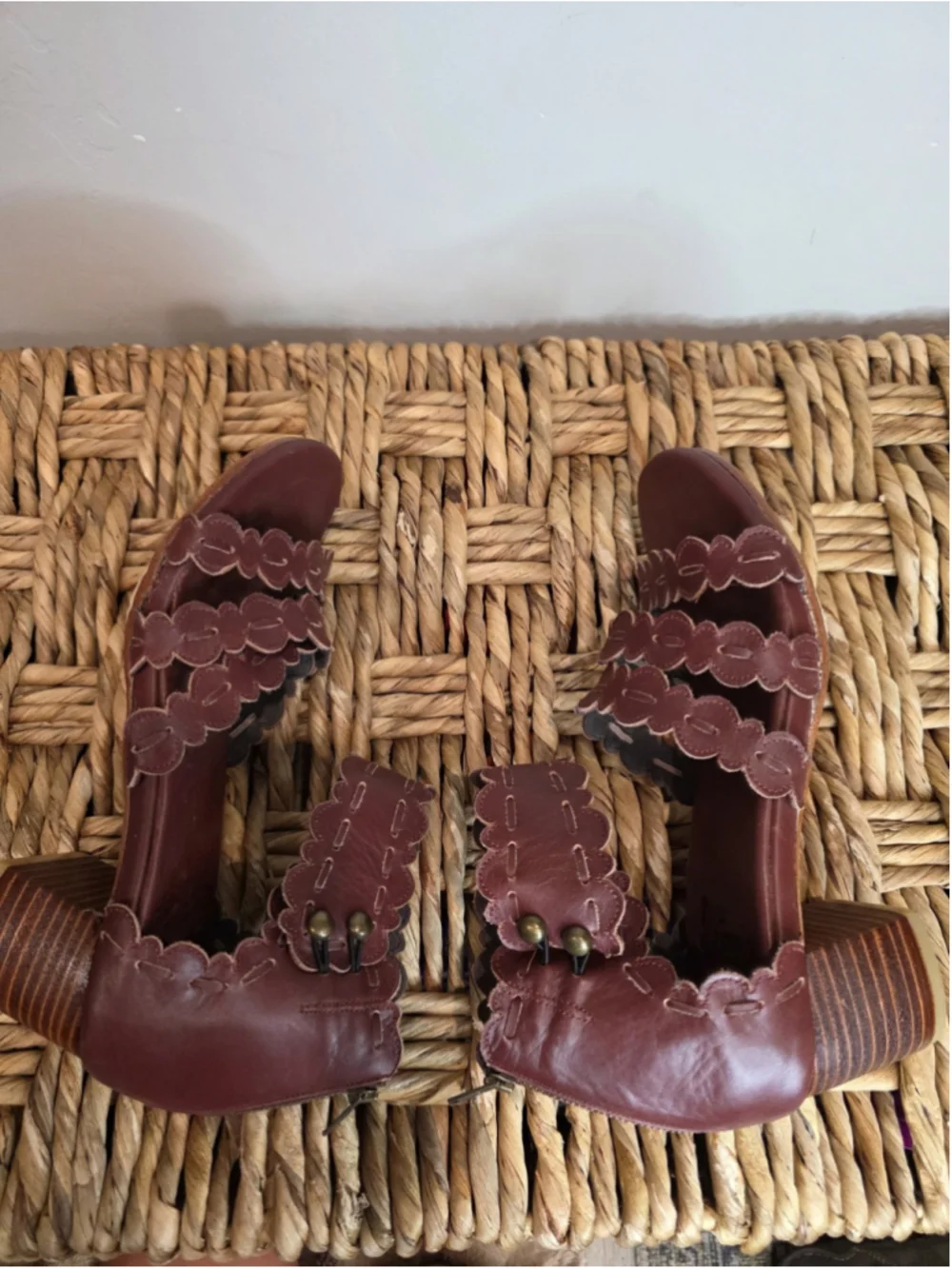 ELF Leather Burgundy Floral Scallop SeasidebBlock Heel Sandals Sz 8 Handmade